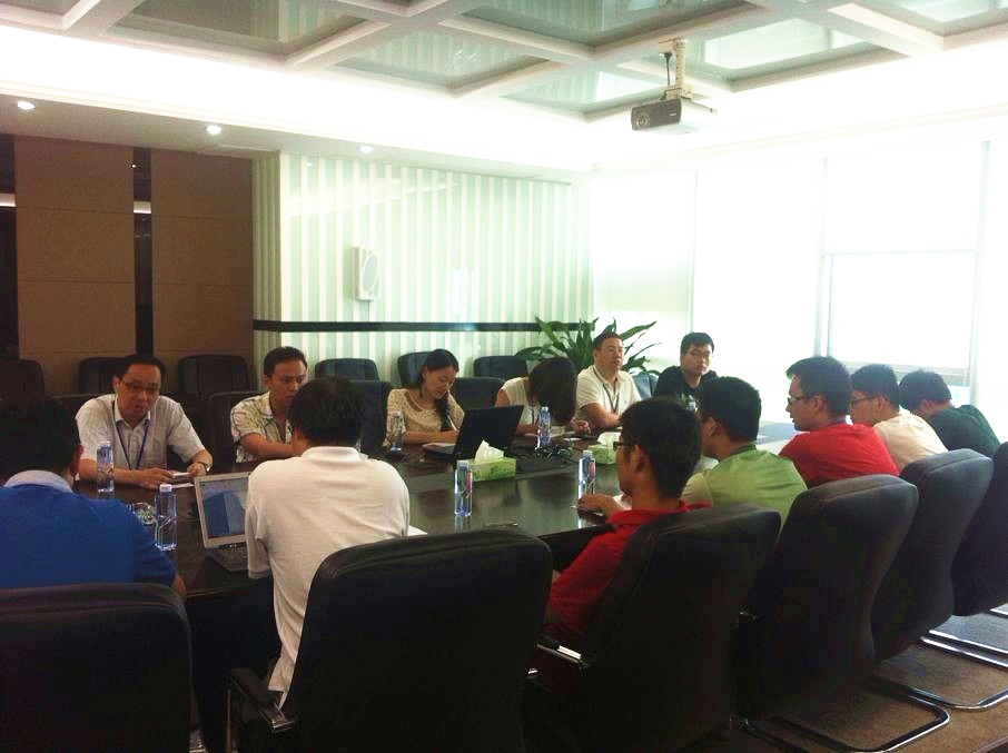 Z6·尊龙凯时集团举行2014届实习生座谈会