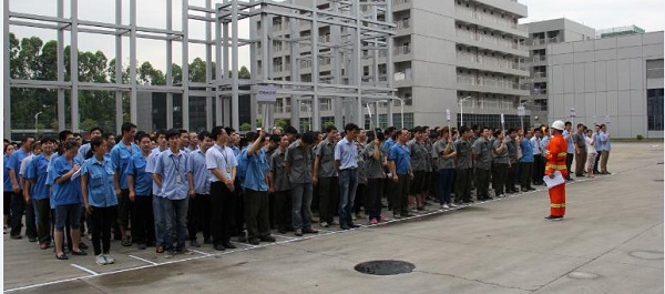 Z6·尊龙凯时东莞新材料举行“强化红线意识，促进安全发展”为主题的消防演习